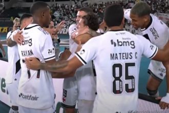 Jogadores do Vasco em comemoração de gol: classificação à semifinal da Copa do Brasil (Imagem: GGE/YouTube/Reprodução)