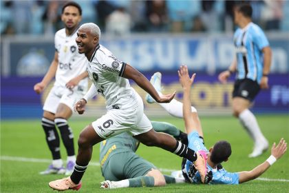 Cuiabano marcou para o Botafogo, que sofreu empate do Grêmio (Foto: Vitor Silva/Botafogo F.R)