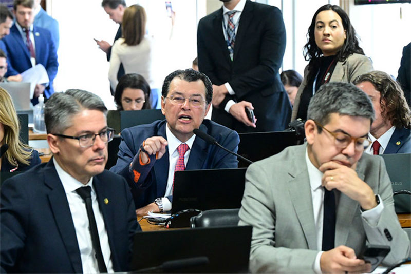 Eduardo Braga na CCJ do Senado