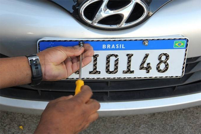 Detran deverá contratar várias empresas para fornecer placa veicular (Foto: Detran-AM/Divulgação)