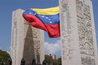 Monumento em Caracas em homenagem à independência da Venezuela: EUA pressionam o país com alegação de combate ao narcotráfico (Foto: Leandra Felipe/ABr/EBC)