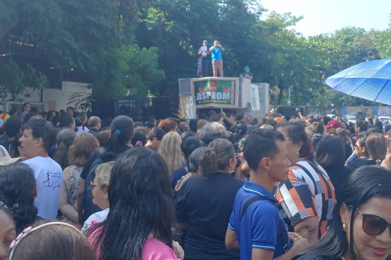A manifestação acontece em frente à Câmara Municipal de Manaus (Foto: WhatsApp/Reprodução)