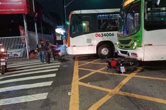 Acidente aconteceu no cruzamento da rua Leonardo Malcher com a rua Duque de Caxias, no bairro Praça 14 (Foto: WhatsApp/Reprodução)