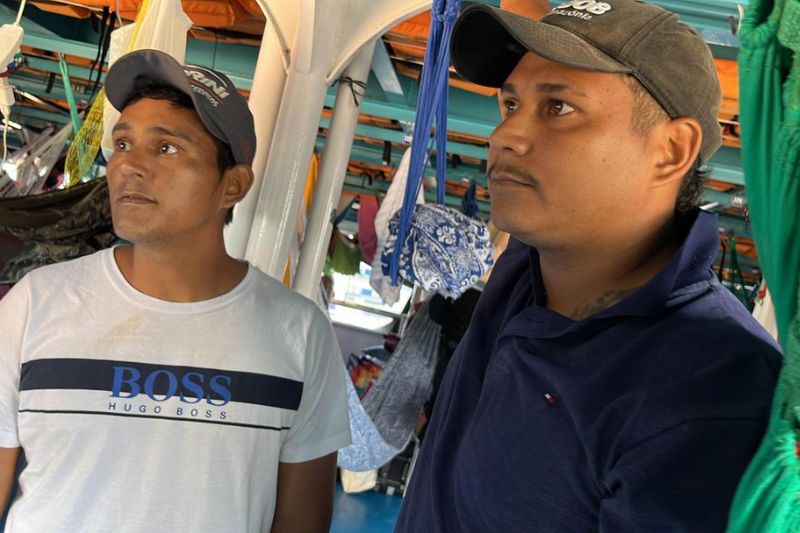 Francisco Carlos de Souza Salgado, conhecido como “Kiko”, 35 anos, e Luiz Carlos de Souza Salgado, o “Kaká”, 32 anos, foram presos em uma embarcação (Foto: WhatsApp/Reprodução)