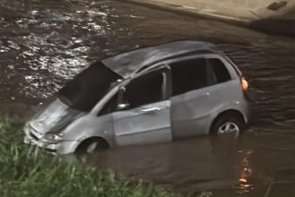 O homem dirigia um Fiat Idea no sentido centro-bairro (Foto: WhatsApp/Reprodução)