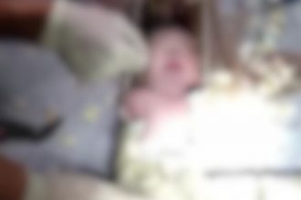 Tia estava dormindo em rede com a perna sobre o bebê. IML diz que causa da morte foi asfixia (Foto: WhatsApp/Reprodução)