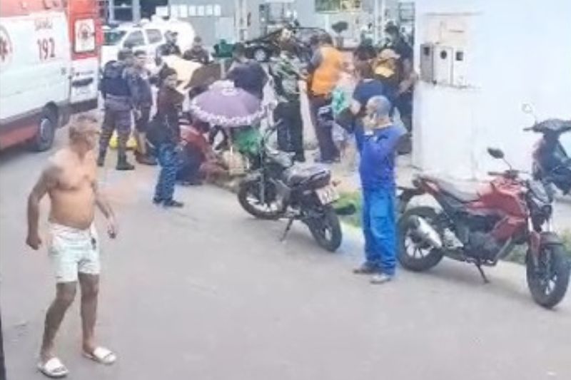 O acidente aconteceu na Avenida João Câmara, bairro Novo Aleixo, zona Norte de Manaus (Foto: WhatsApp/Reprodução)