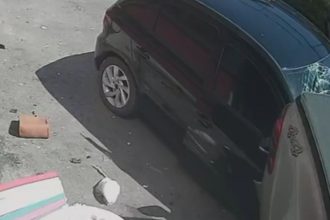O grave acidente aconteceu no bairro São José 1, na zona Leste da capital amazonense (Foto: WhatsApp/Reprodução)