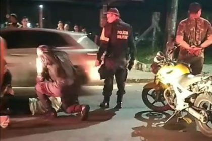 Os três feridos foram socorridos pelo Samu e levados para o hospital (Foto: WhatsApp/Reprodução)