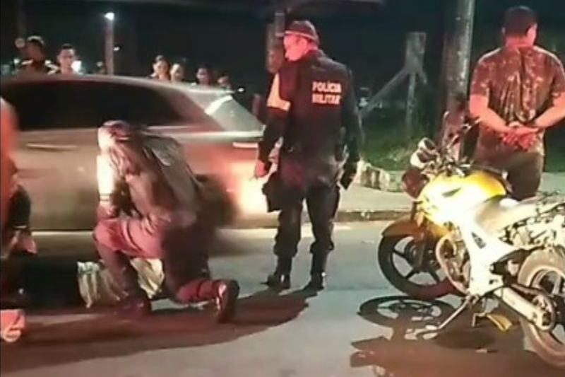 Os três feridos foram socorridos pelo Samu e levados para o hospital (Foto: WhatsApp/Reprodução)