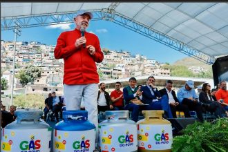 Presidente Lula ao lançar o programa Gás o Povo: sociedade tem que pressionar contra projeto de anistia (Foto: Ricardo Stuckert/PR)