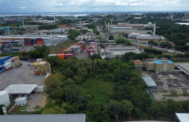 Contêineres em pátios de indústrias em Manaus: aumento da produção e de faturamento (Foto: Suframa/Divulgação)