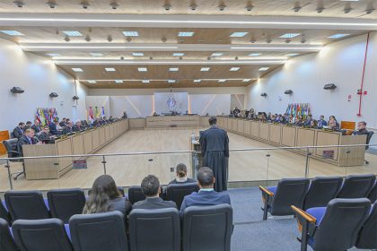 Desembargadores do TJAM em sessão de julgamento sobre lei que cria sala especial para advogados presos (Foto: Chico Batata/TJAM)
