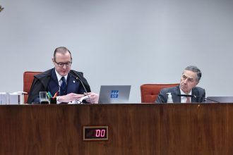 Ministros Cristiano Zanin e Luís Roberto Barroso