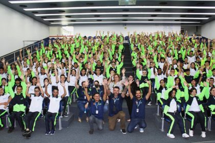 Alunos da Fundação Matias Machline: entidade lança processo seletivo para ensino médio técnico (Foto: Matias Machline/Divulgação)