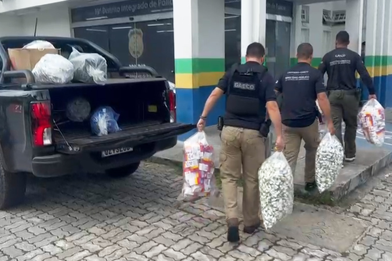 Documentos apreendidos por agentes do Gaeco na Operação Metástase (Foto: Gaeco/MPAM/Divulgação)