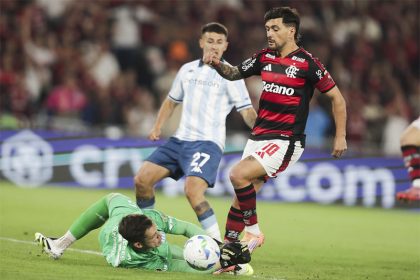 Arrascaeta em lance de jogo: vitória e vantagem do Flamengo na semifinal da Libertadores (Foto: Gilvan de Souza/Flamengo)
