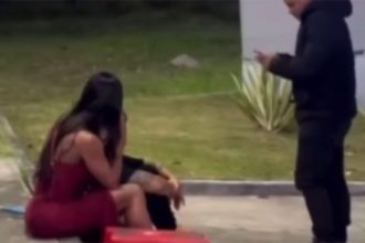 Gracyanne Barbosa ficou sentada em calçada ao perder carro em assalto (Imagem: Redes sociais)