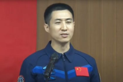 Wu Fei, de 32 anos, é o astronauta chinês mais jovem a ir em missão espacial (Imagem: YouTube/Reprodução)