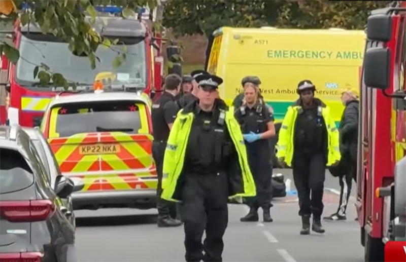 Ataque ocorreu na área externa da sinagoga (Imagem: CNN/YouTube)