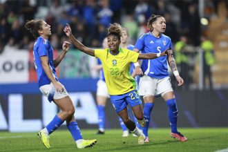 Luany fez o gol da vitória brasileira no segundo tempo (Foto: Lívia Villas Boas/CBF)