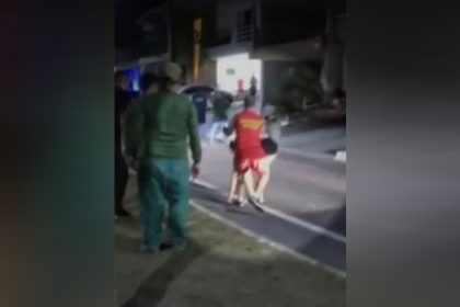 Briga foi registrada por moradores e divulgada nas redes sociais (Imagem: WhatsApp/Reprodução)