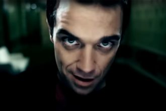 Cantor Robbie Williams revela que sofre da síndrome de Tourette (Imagem: YouTube/Reprodução)