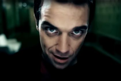 Cantor Robbie Williams revela que sofre da síndrome de Tourette (Imagem: YouTube/Reprodução)