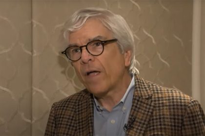 Paul Michael Romer defende que brasileiros não aceitem interferência de big techs (Imagem: DD India/YouTube)