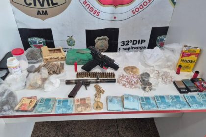 Porções de droga, dinheiro, armas e celulares foram apreendidos (Foto: Divulgação/PC-AM)
