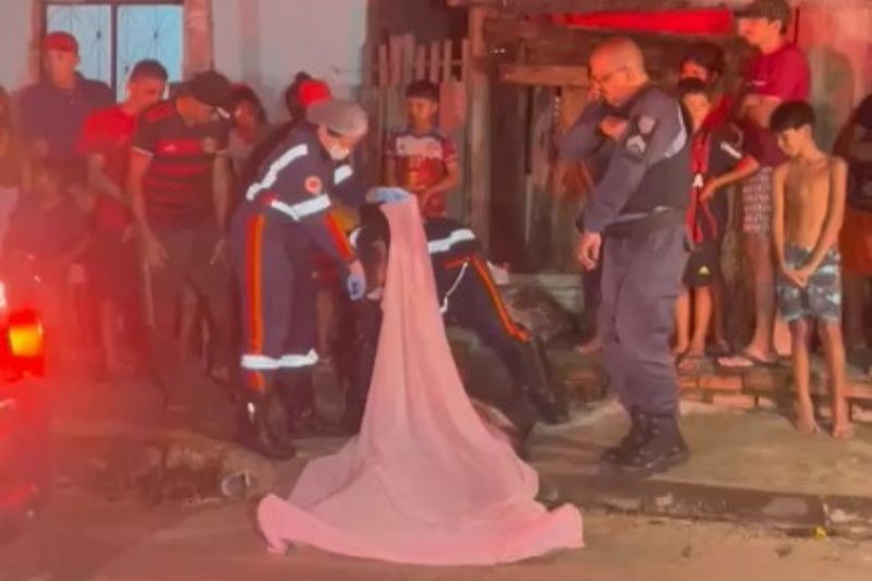 O crime aconteceu na rua Ana Granjeiro, no bairro Riacho Doce, na zona norte de Manaus (Foto: WhatsApp/Reprodução)