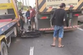 O trânsito foi prejudico na área por conta do acidente (Foto: WhatsApp/Reprodução)