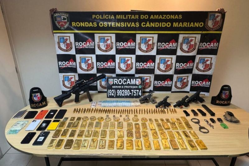 No total, foram encontradas 77 barras de ouro (Foto: Divulgação/PM-AM)