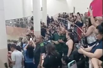 Professores da rede municipal de ensino voltaram nesta quarta-feira (1º/10) à Câmara Municipal para protestar contra reforma da previdência da Manausprev