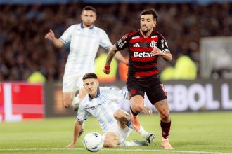 Arrascaeta em lance de jogo: empate garantiu Flamengo na final da Libertadores (Foto: Adriano Fontes/Flamengo)