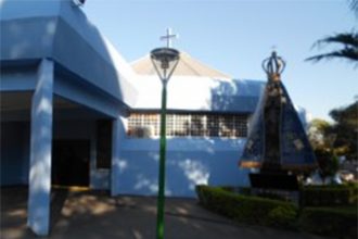 Paróquia de Nossa Senhora Aparecida em Nova Maringá: padre é investigado ao permitir que mulher tomasse banho (Imagem: Facebook/Arquidiocese se Maringá)