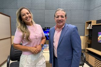 Jéssica Kniphoff e Marcelo Salum no programa Virando o Jogo (Foto: Divulgação)