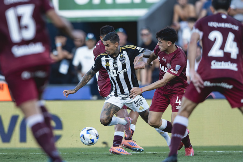 Dudu em lance de jogo do Atlético-MG: empate no tempo normal e derrota nos pênaltis (Foto: Pedro Souza/Atlético-MG)