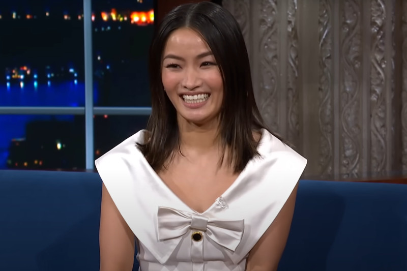 Anna Sawai será Yoko Ono em, cinebiografia dos Beatles (Imagem: YouTube/Reprodução)