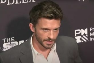 Ator Jonathan Bailey é eleito o homem mais sexy do mundo (Imagem: Euronews/YouTube/Reprodução)