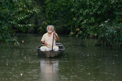 Catatau Batera batera em cena de 'Catador de Sons': inspiração nos rios da Amazônia (Foto: Divulgação)