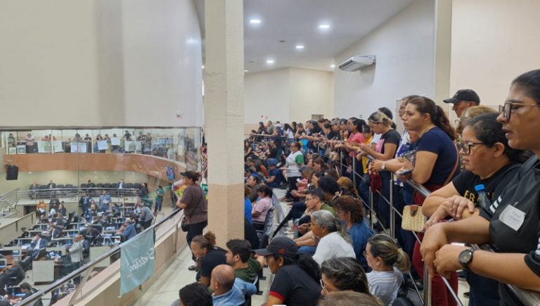 Vereadores aprovaram PL que muda aposentadoria ignoraram servidores na galeria da CMM e aprovaram PL (Foto: Thiago Gonçalves/AM ATUAL)