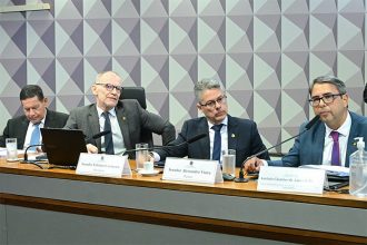 Antônio Glautter , da Senappen, em depoimento à CPI: superpopulação carcerária (Foto: Geraldo Magela/Agência Senado)