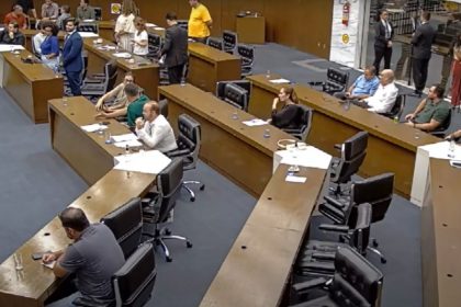 Vereadores de Belo Horizonte aprovaram projeto de deportação de morador de rua (Imagem: TVCMBH/YouTube/Reprodução)