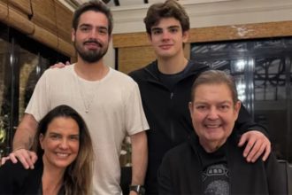 Faustão com a esposa Luciana e os filhos João e Rodrigo Silva (Foto: @joaosilva/Instagram)