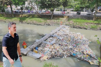 Prefeito David Almeida anunciou que divulgará ecobarreiras na COp30 (Foto: Arte do ATUAL sobre foto de Antônio pereira/Semcom)