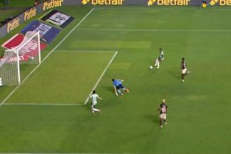 Lance de gol do Juventude, que o árbitro marcou impedimento (Imagem: GE/YouTube/Reprodução)