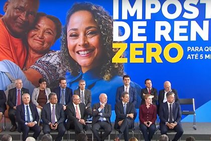 Solenidade de sanção do projeto de isenção do IR: sem presença de Hugo Motta e Davi Alcolumbre (Imagem: TV Brasil/Reprodução)