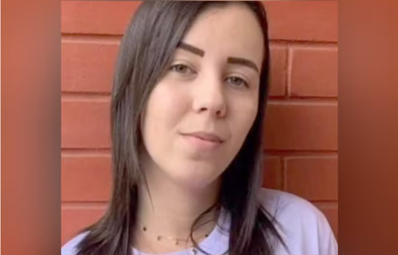 Laís Gomes foi morta com um tiro na nuca enquanto caminhava empurrando a filha no carrinho (Foto: Rede social/Reprodução)