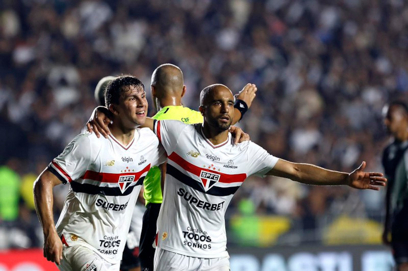 Lucas Moura marcou o primeiro gol do São Paulo contra o Vasco (Foto: Rubens Chiri/Saopaulofc.net)